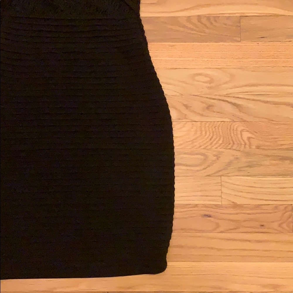 Form fitting Size 2 Calvin Klein dress. - Picture 3 of 6